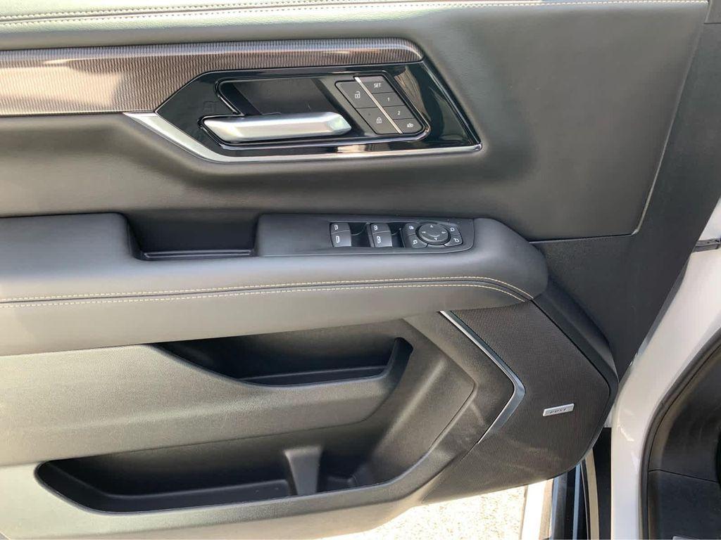 used 2025 GMC Yukon car, priced at $70,997