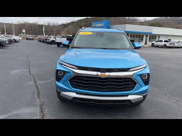 new 2025 Chevrolet TrailBlazer car, priced at $28,390