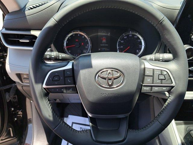 used 2022 Toyota Highlander car, priced at $33,491