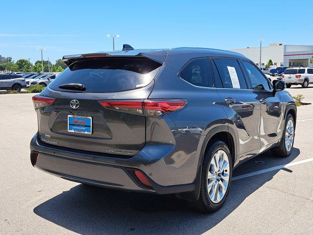 used 2020 Toyota Highlander car, priced at $29,204