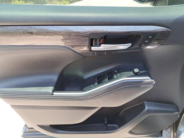 used 2020 Toyota Highlander car, priced at $29,204