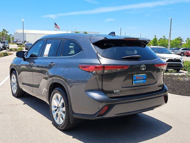 used 2020 Toyota Highlander car, priced at $29,204