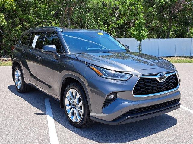 used 2020 Toyota Highlander car, priced at $29,204