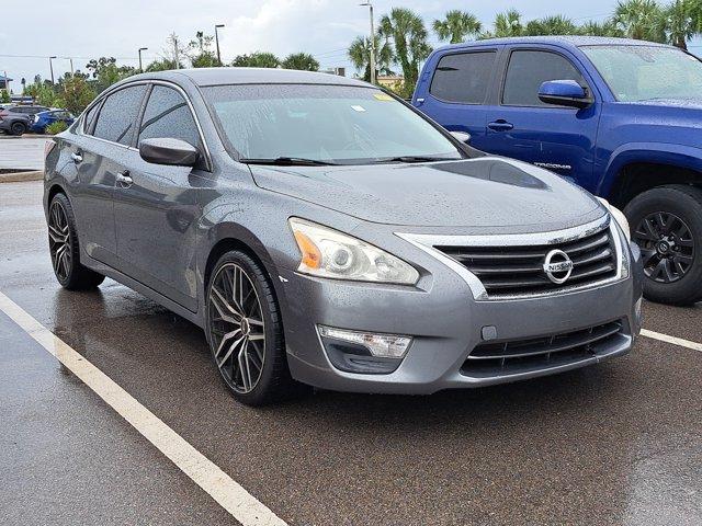 used 2014 Nissan Altima car