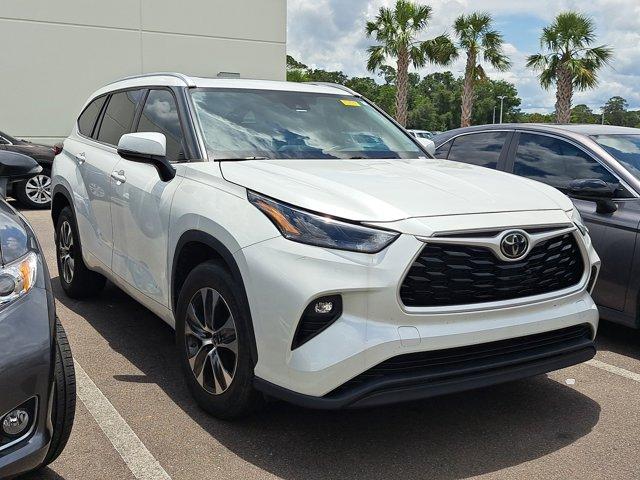 used 2022 Toyota Highlander car, priced at $34,991