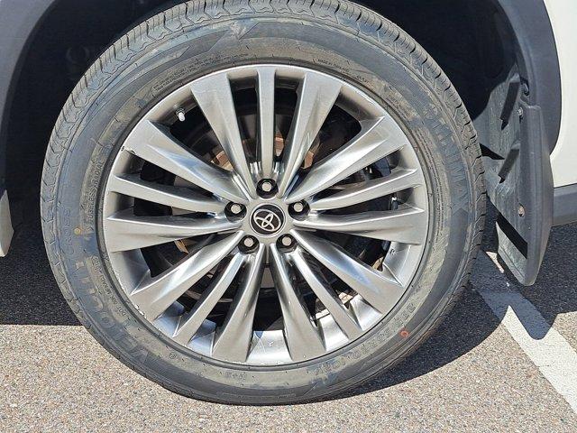 used 2022 Toyota Highlander Hybrid car, priced at $32,811