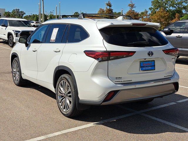 used 2022 Toyota Highlander Hybrid car, priced at $32,811