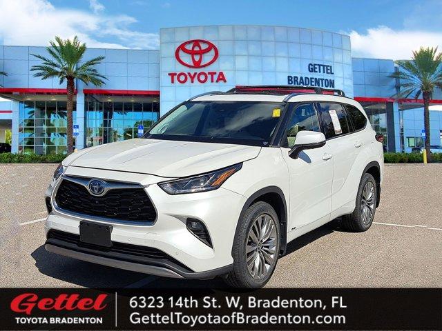 used 2022 Toyota Highlander Hybrid car, priced at $35,460