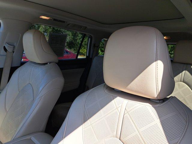 used 2022 Toyota Highlander Hybrid car, priced at $32,811