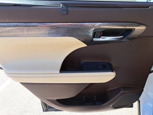 used 2022 Toyota Highlander Hybrid car, priced at $32,811