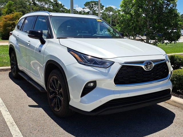 used 2022 Toyota Highlander car, priced at $42,578