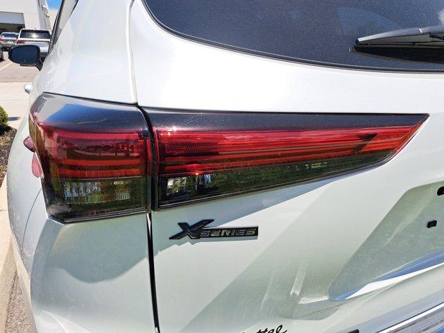 used 2022 Toyota Highlander car, priced at $42,578