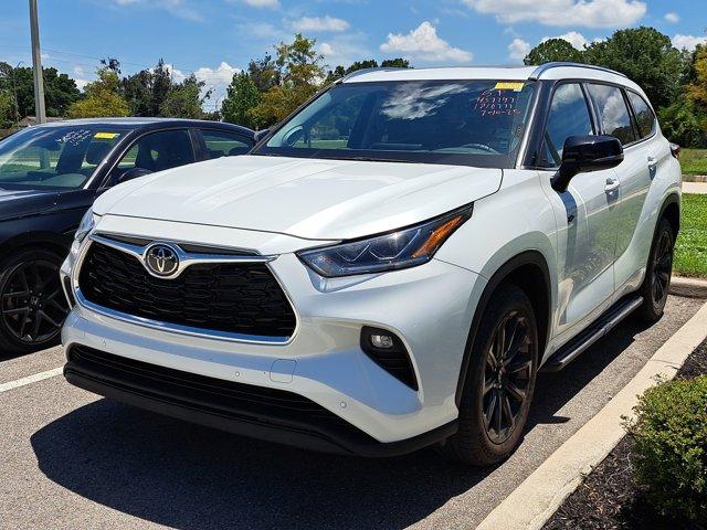 used 2022 Toyota Highlander car, priced at $42,578