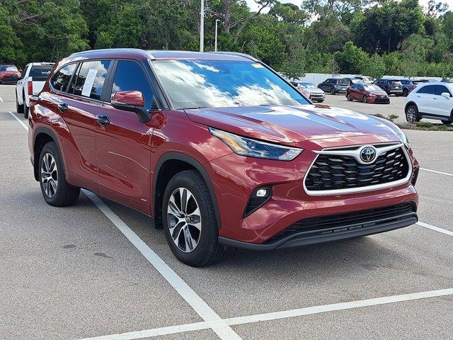 used 2025 Toyota Highlander Hybrid car, priced at $47,634