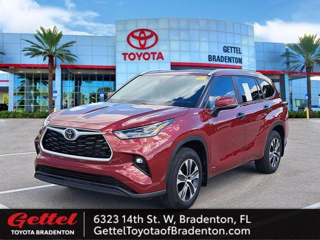 used 2025 Toyota Highlander Hybrid car, priced at $47,311