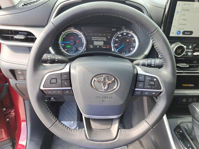 used 2025 Toyota Highlander Hybrid car, priced at $47,634