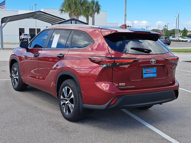 used 2025 Toyota Highlander Hybrid car, priced at $47,634