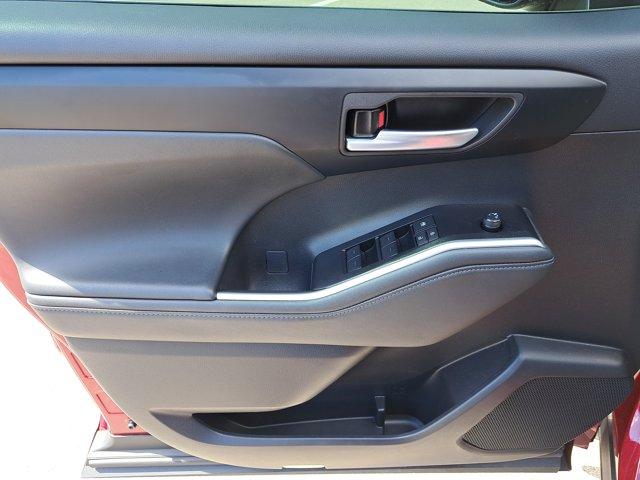 used 2025 Toyota Highlander Hybrid car, priced at $47,634