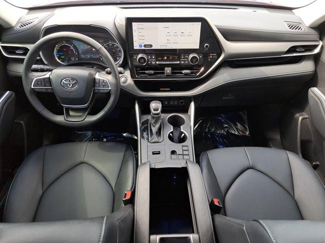 used 2025 Toyota Highlander Hybrid car, priced at $47,634