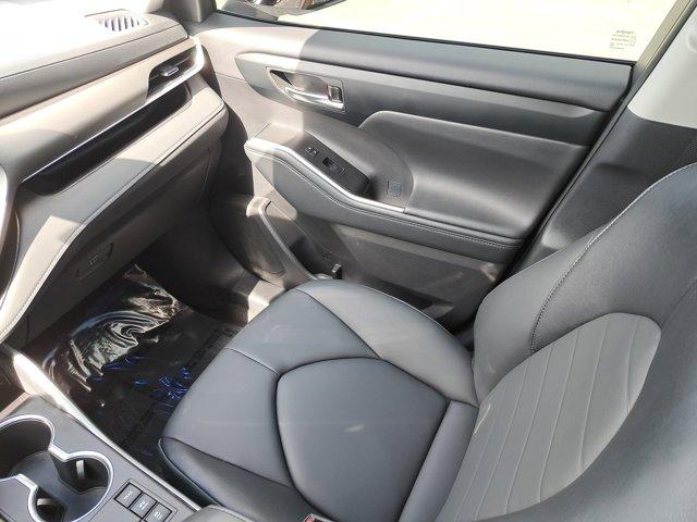 used 2025 Toyota Highlander Hybrid car, priced at $47,634
