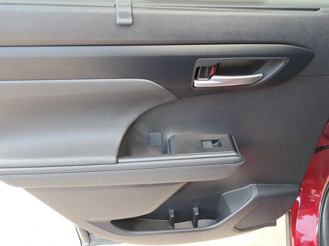 used 2025 Toyota Highlander Hybrid car, priced at $47,634