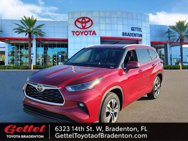 used 2022 Toyota Highlander car, priced at $34,492