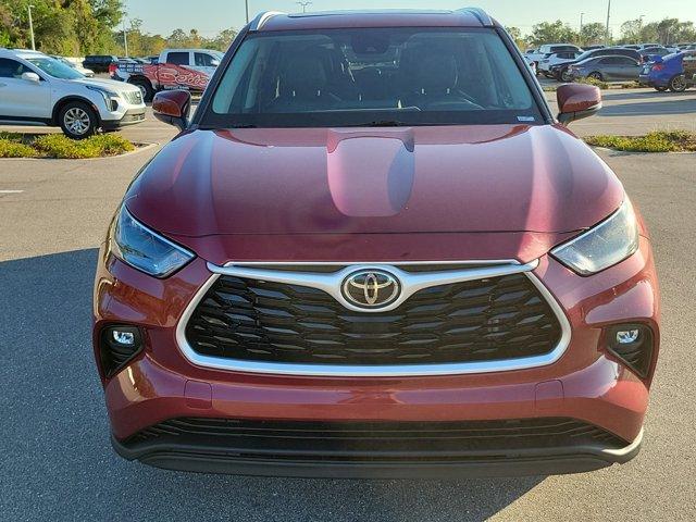 used 2022 Toyota Highlander car, priced at $34,492