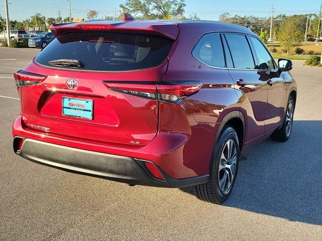 used 2022 Toyota Highlander car, priced at $34,492