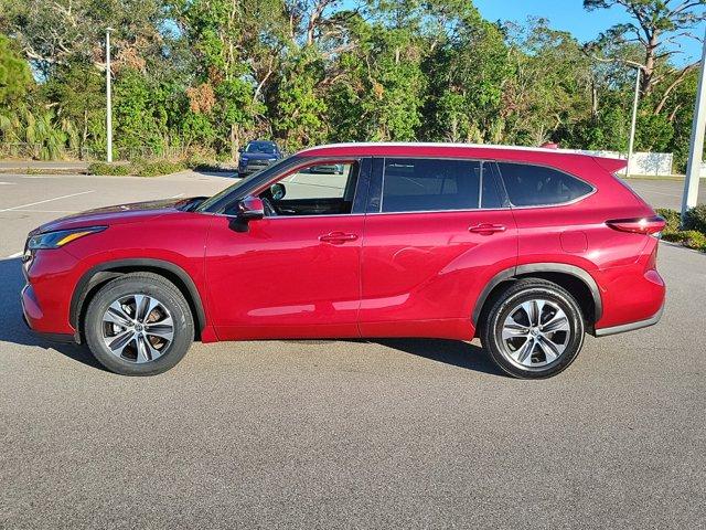 used 2022 Toyota Highlander car, priced at $34,492