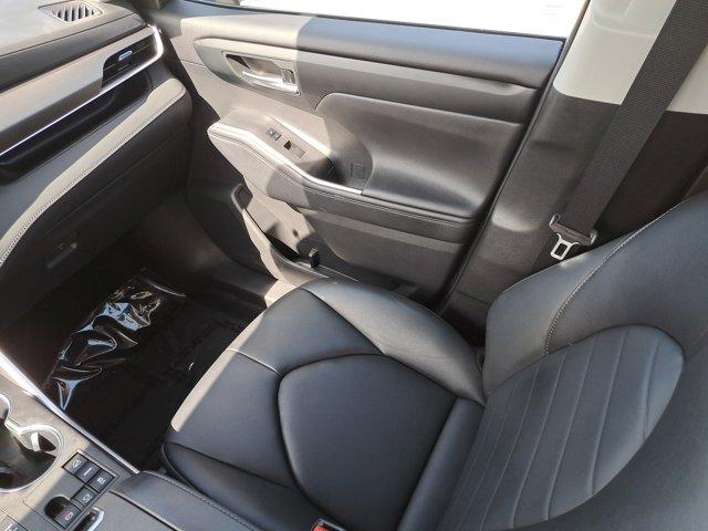 used 2023 Toyota Highlander car, priced at $36,709