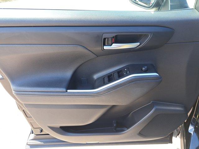 used 2023 Toyota Highlander car, priced at $36,709