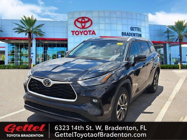 used 2022 Toyota Highlander car, priced at $35,896