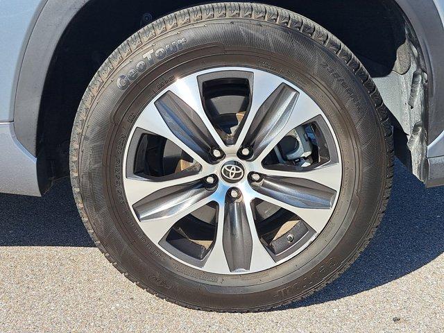 used 2021 Toyota Highlander car, priced at $31,386