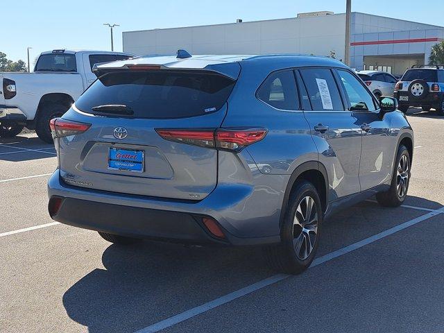 used 2021 Toyota Highlander car, priced at $31,386