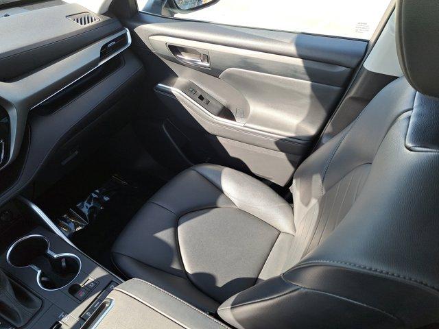 used 2021 Toyota Highlander car, priced at $31,386