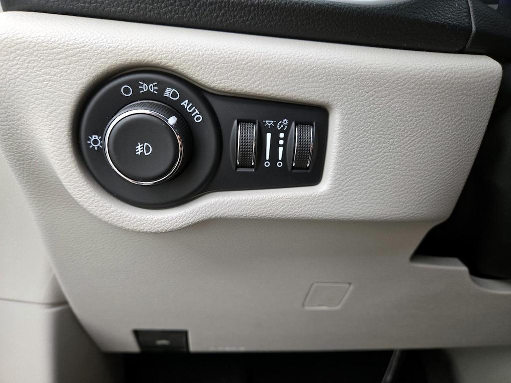 used 2021 Chrysler Pacifica car, priced at $25,998