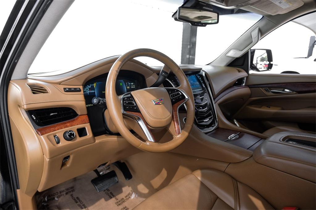 used 2015 Cadillac Escalade ESV car, priced at $22,781