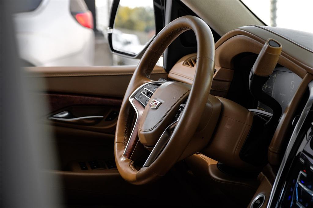 used 2015 Cadillac Escalade ESV car, priced at $22,781