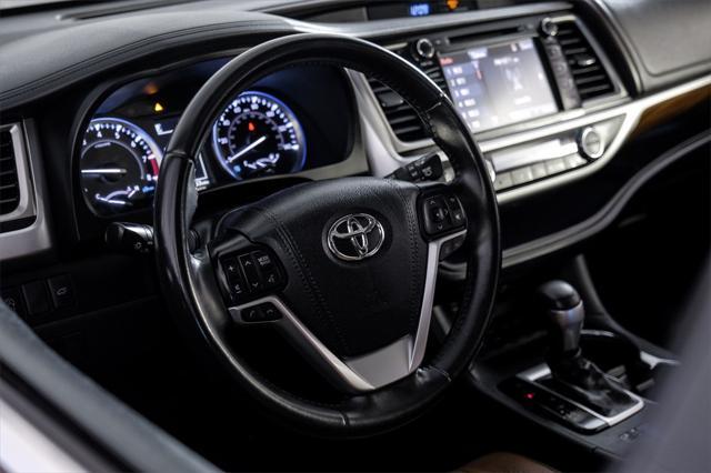 used 2019 Toyota Highlander car, priced at $24,481