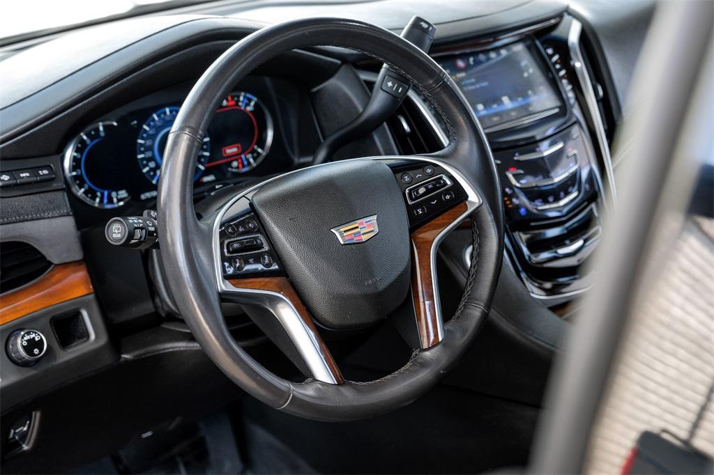 used 2018 Cadillac Escalade ESV car, priced at $30,981