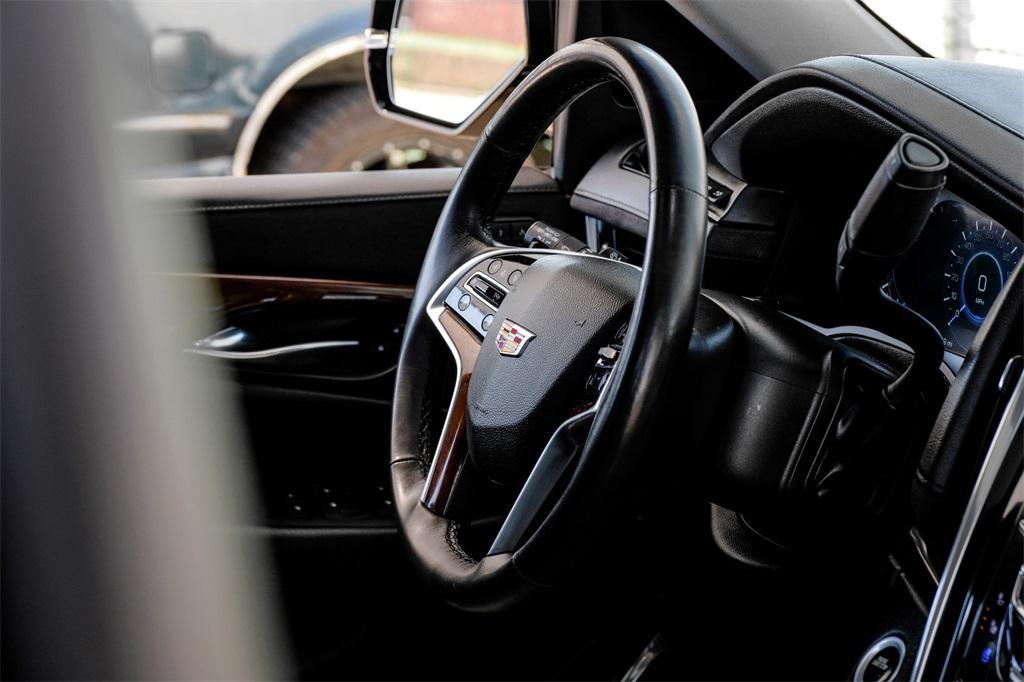 used 2018 Cadillac Escalade ESV car, priced at $30,981