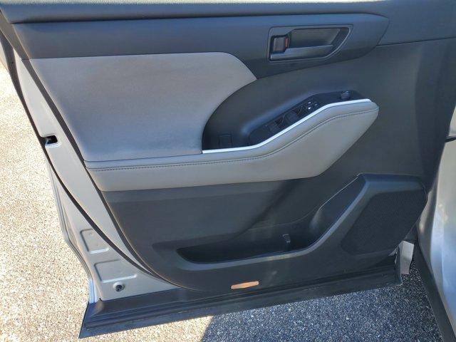 used 2021 Toyota Highlander car, priced at $27,886