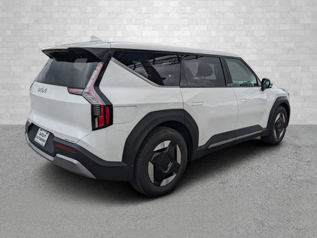 new 2024 Kia EV9 car, priced at $61,670