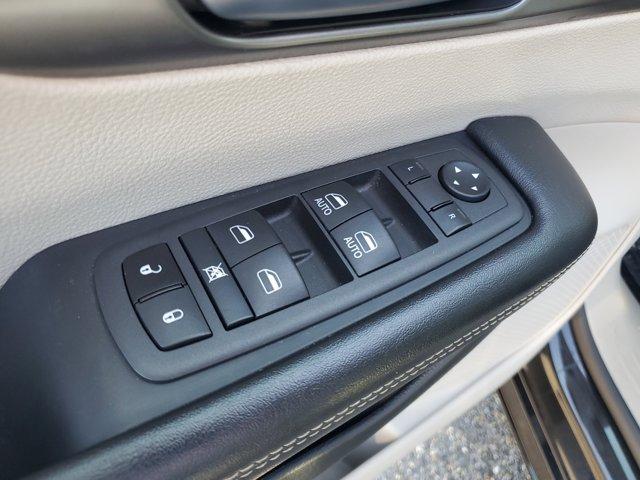 used 2022 Chrysler Pacifica car, priced at $20,467