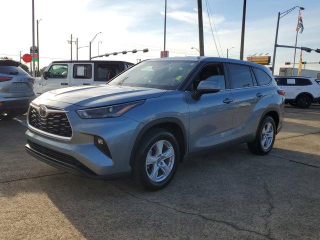 used 2023 Toyota Highlander car, priced at $33,887