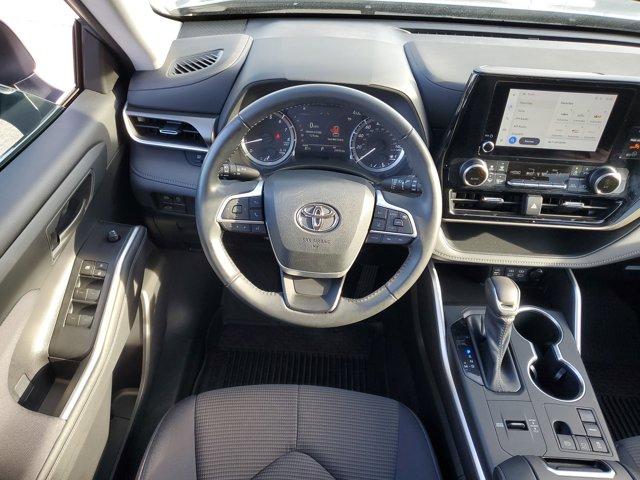 used 2023 Toyota Highlander car, priced at $33,887