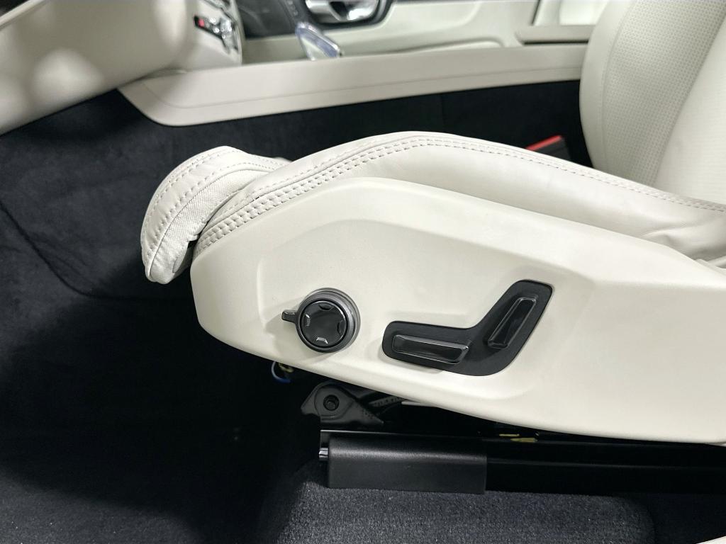 new 2025 Volvo XC60 car, priced at $59,660