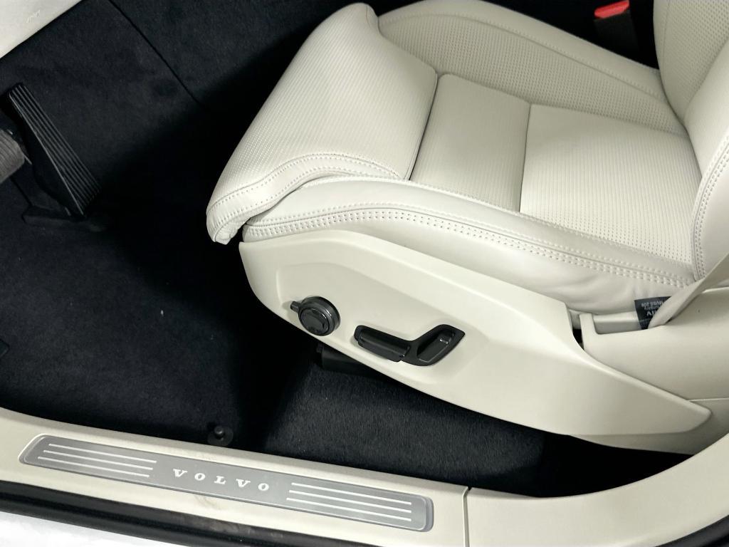 new 2026 Volvo XC90 car, priced at $75,155