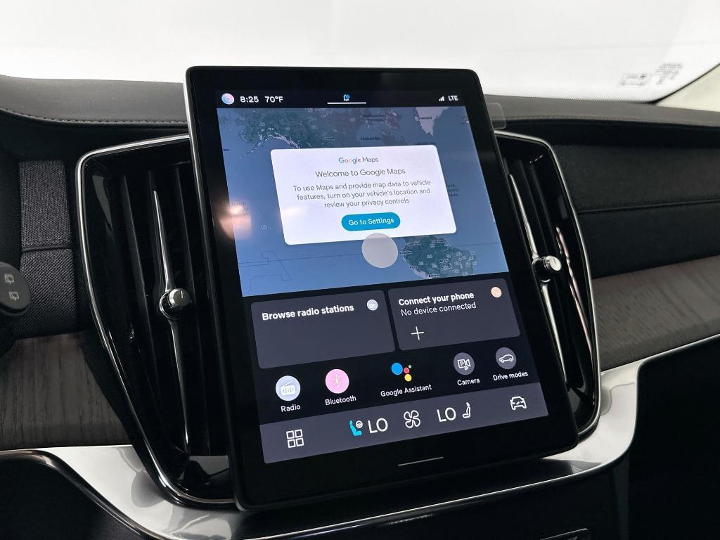 new 2025 Volvo XC90 Plug-In Hybrid car, priced at $82,405