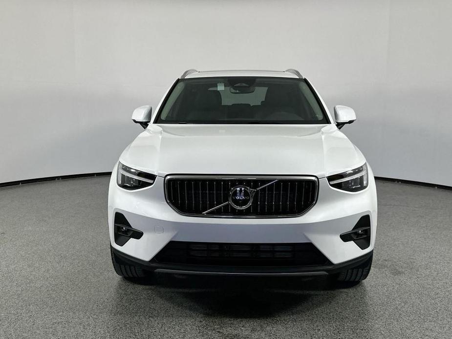 new 2025 Volvo XC40 car, priced at $46,815